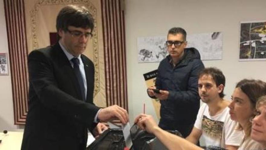 Puigdemont vota a Cornellà del Terri