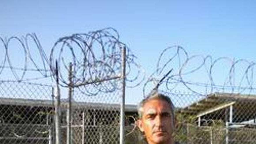 El periodista Jon Sistiaga en Guantánamo. / la opinión