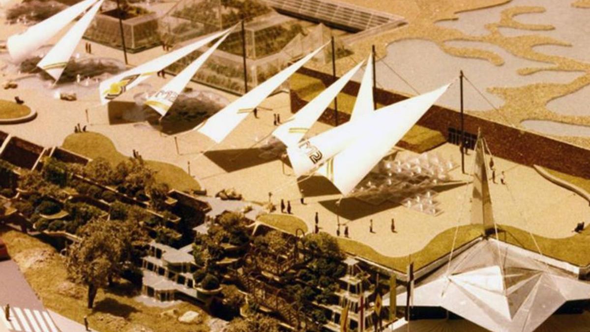 UNA MAQUETA DEL CENTRO COMERCIAL LA VAGUADA EN EL QUE PARTICIPÓ CÉSAR MANRIQUE.