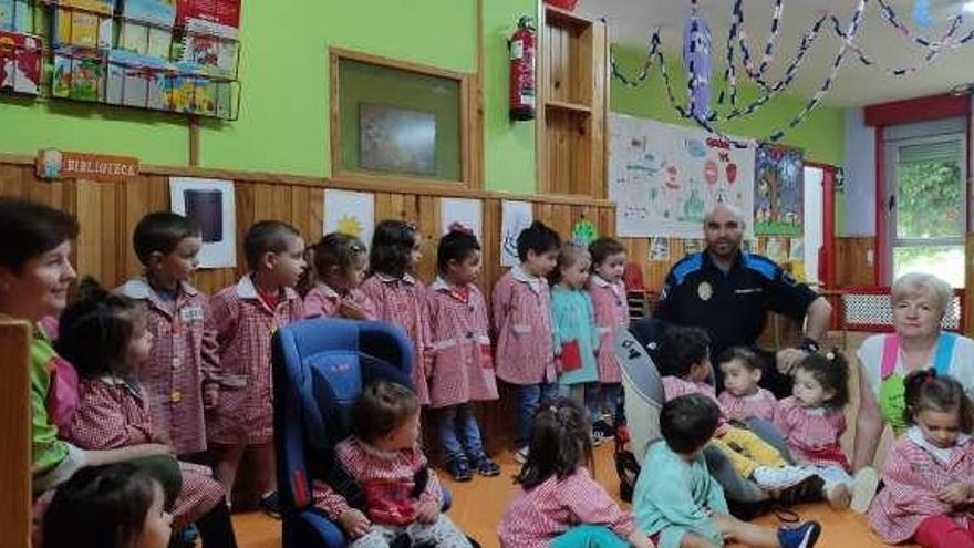 Los niños disfrutaron aprendiendo seguridad vial. // FdV