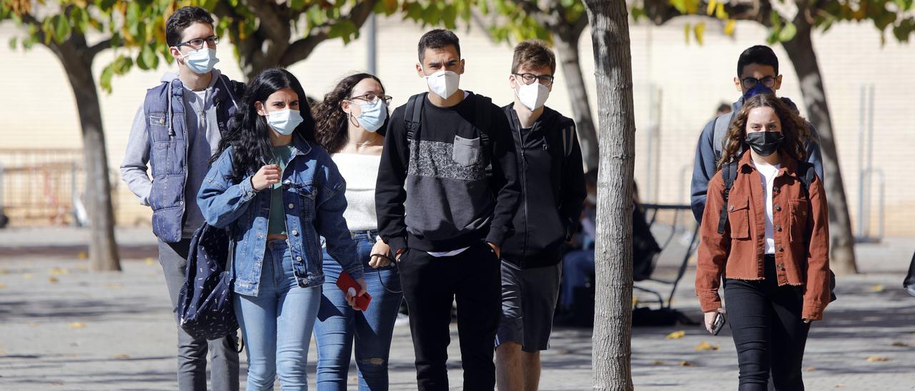 Varios jóvenes en el campus de tarongers en una imagen de archivo