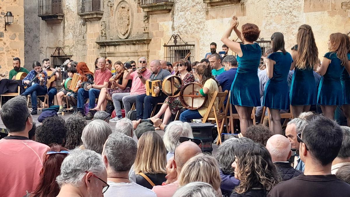 Vista del escenario en el concierto multitudinario de despedida.