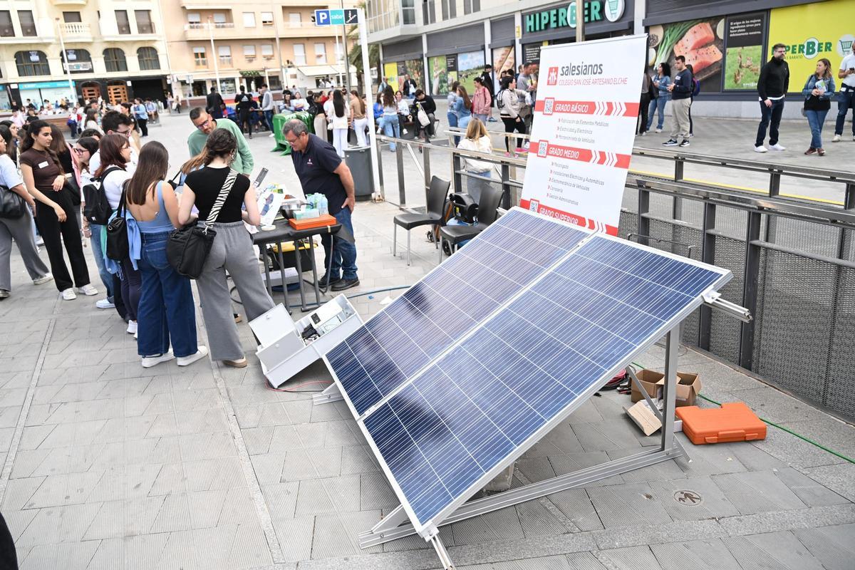 El título para instalar placas solares se puede conseguir en institutos como el de Salesianos Elche