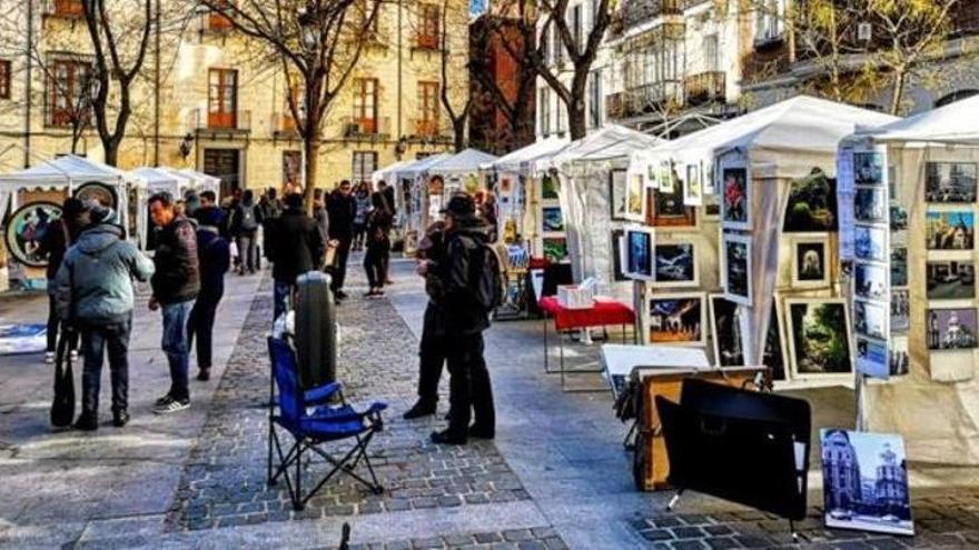 El rincón del Madrid medieval que cada domingo se llena de pintura al aire libre