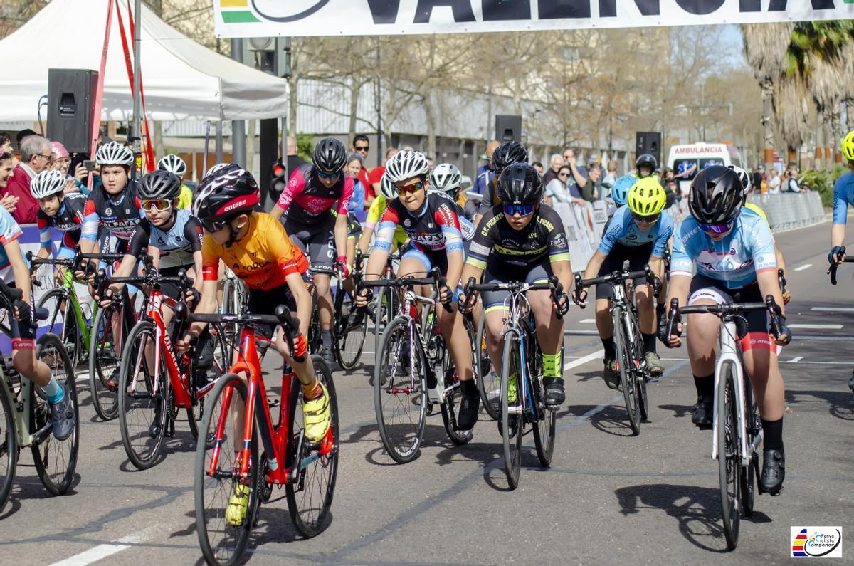 Participantes en el  Trofeo FDM-Valencia de Escuelas de Ciclismo.