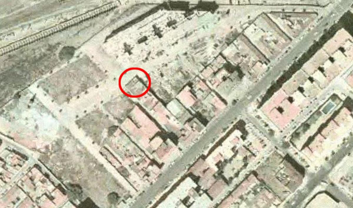 Vista aérea de la calle naciente a comienzos de siglo y el taller, señalado en rojo.