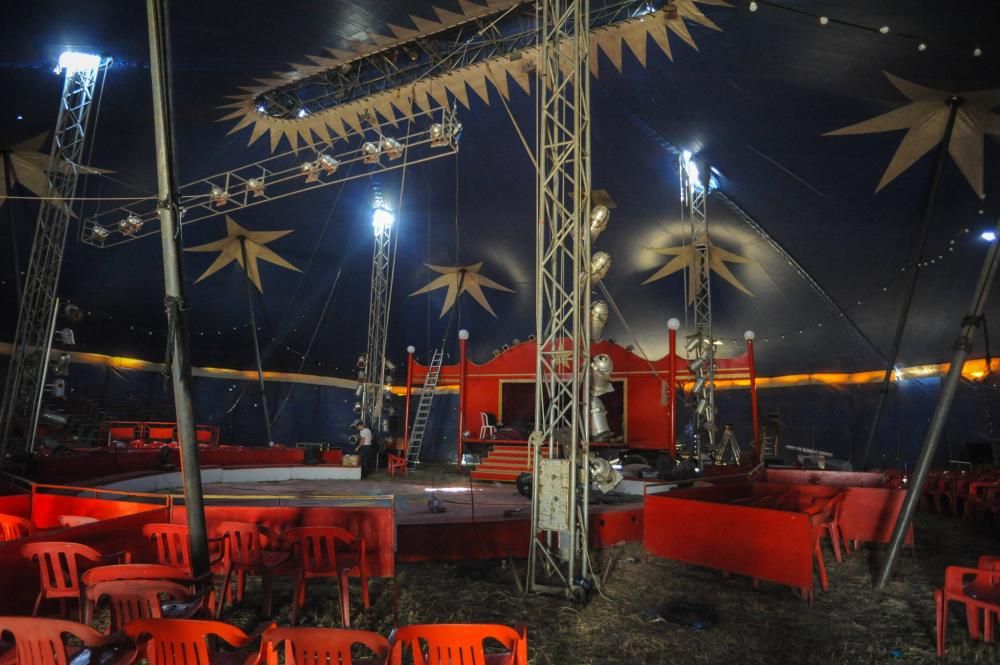 El circo afronta su primera función pese al aviso de precinto por parte de Vilagarcía