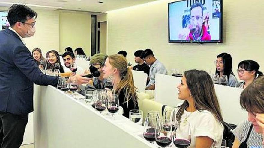 La DO Toro exporta la calidad de sus vinos con una cata de seis tintos en la Universidad de Hong Kong  | CEDIDAS