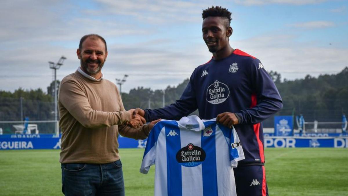 Bouldini, en Abegondo junto a Antonio Méndez. | // RCD
