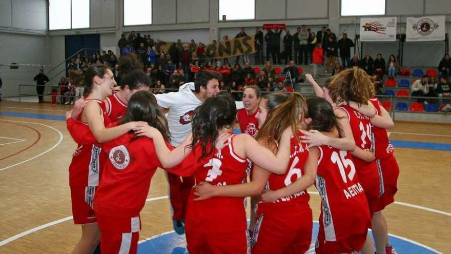 El Mesón A Vila logró el año pasado el primer ascenso de un equipo estradense a Primera. // Bernabé