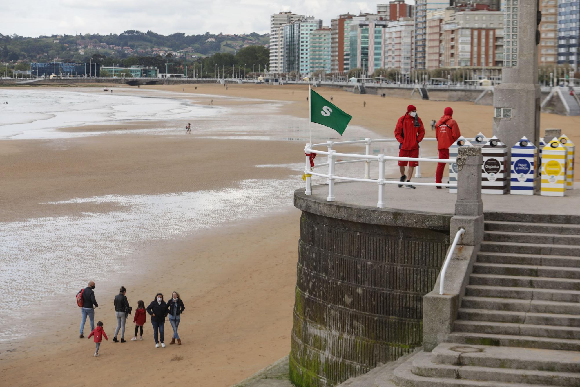 Gijón da inicio a su temporada de baños