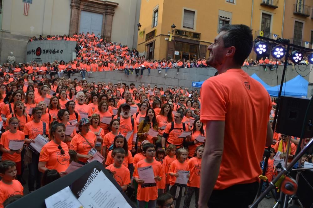 1.700 veus fan bategar la plaça de Sant Pere