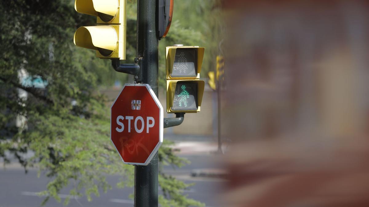 Una señal de Stop en una avenida de Zaragoza capital