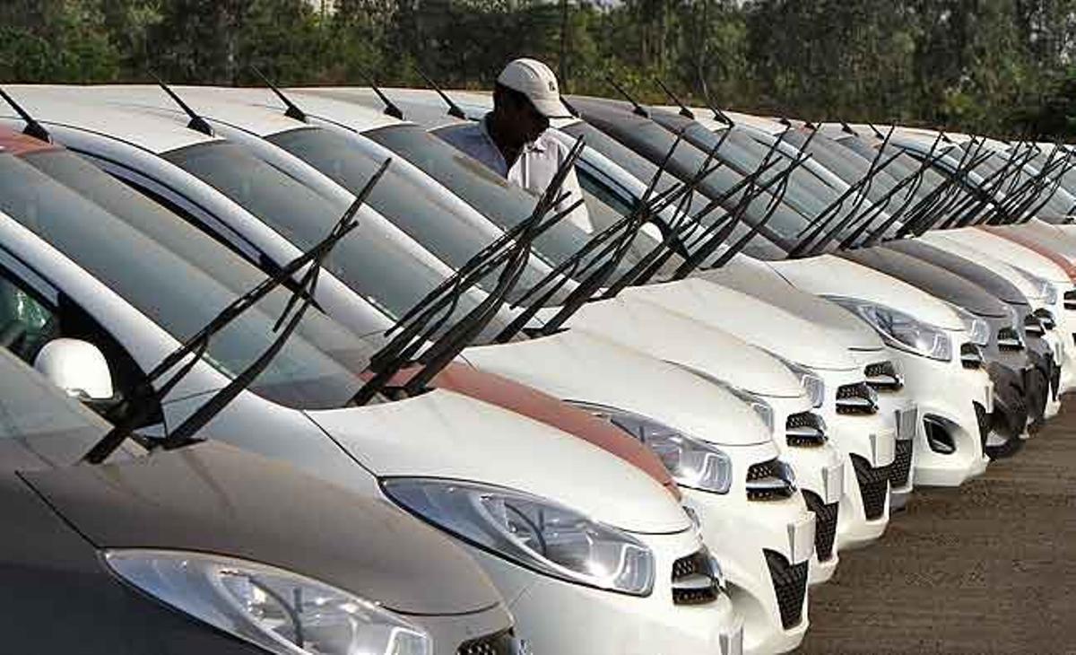 Cotxes Hyunday i10 acabats d’acoblar aparcats en una planta de la companyia a Sriperumbudur Taluk, a l’estat de Tamil Nadu, al sud de l’Índia.