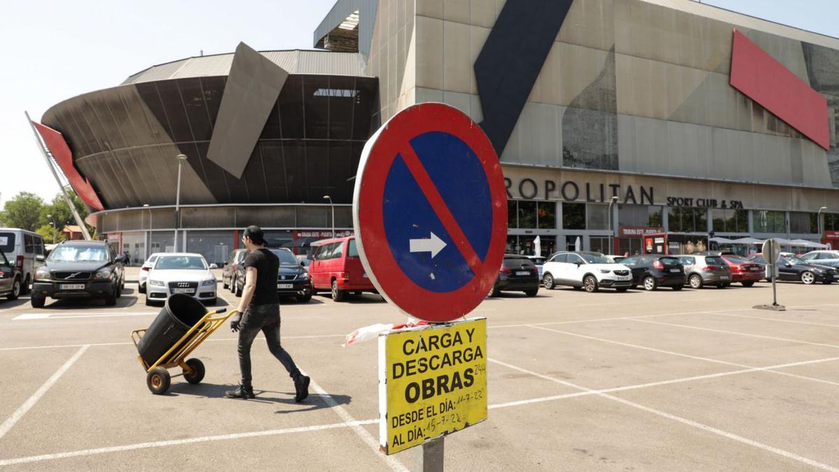 En marcha la reordenación del aparcamiento de El Molinón | JUAN PLAZA