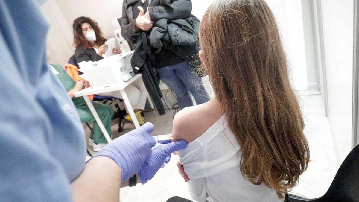 Arranca la vacunación infantil en Baleares en la franja de edad entre 9 y 11 años.