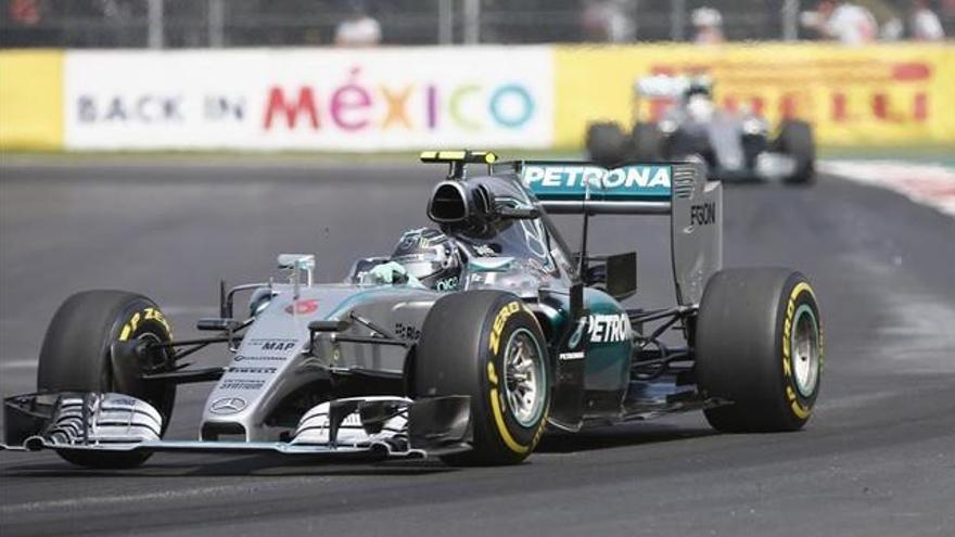 Rosberg resiste con maestría el acoso de un enfadado Hamilton