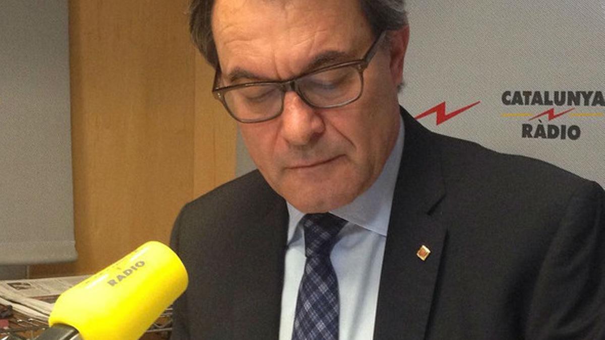 El 'president' Artur Mas, en el estudio de Catalunya Ràdio, esta mañana.