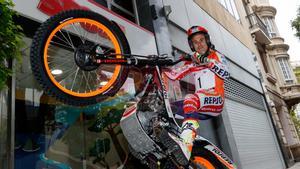 Toni Bou visita la redacción de Sport