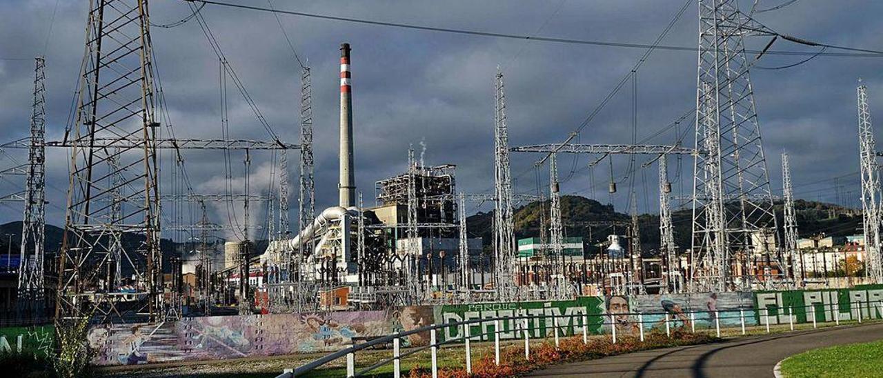 La central térmica y la subestación eléctrica de Lada.