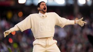 Bad Bunny , durante su actuación en la Super Bowl.