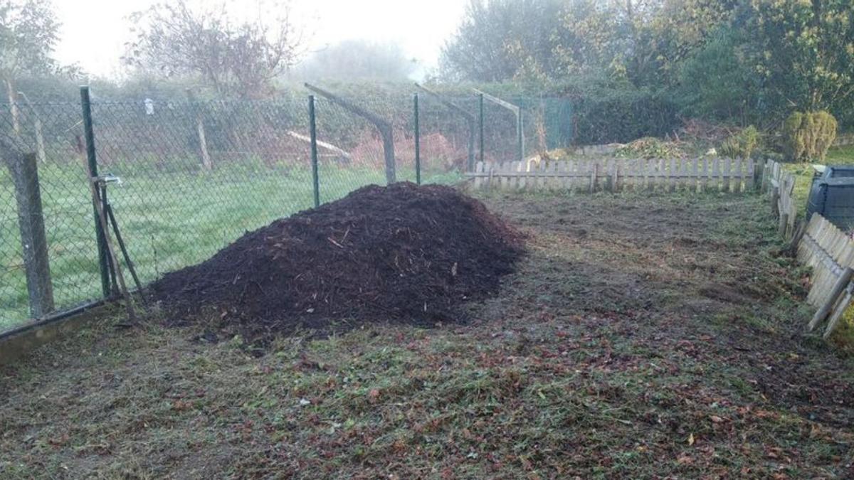 Compost en una huerta de Tomiño. |   // FDV