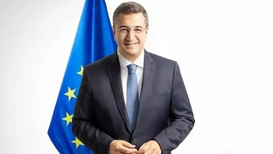 El comisario Tzitzikostas regala buenas noticias al sector automovilístico, pero con condiciones