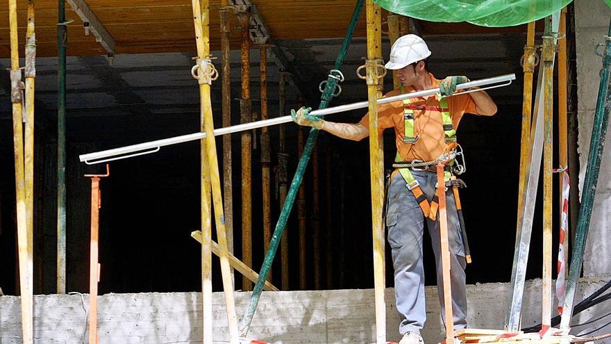 Trabajador de la construcción en una obra en Málaga capital