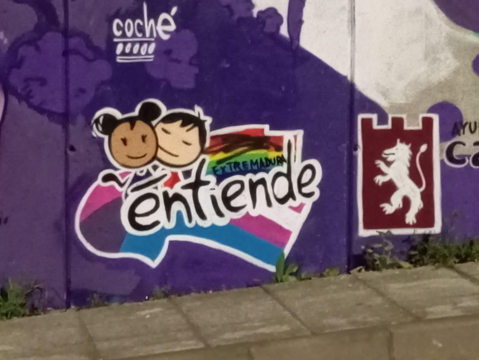 Galería | Vandalizan el muro LGTBI de Los Castellanos en Cáceres