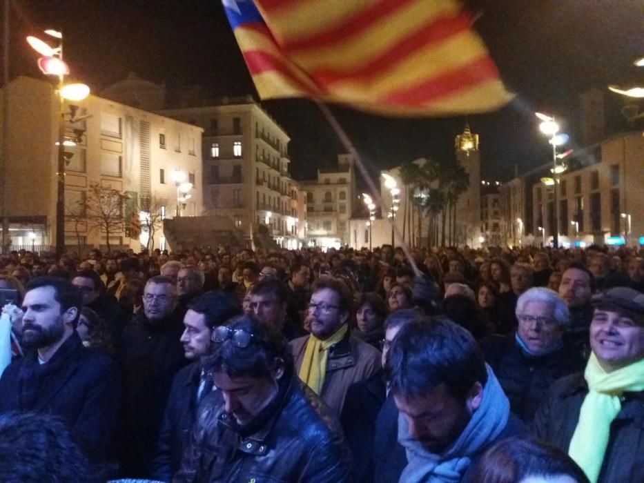 Concentració contra les detencions d'activistes pels talls de les vies de l'AVE en l'anviersari de l'1-O