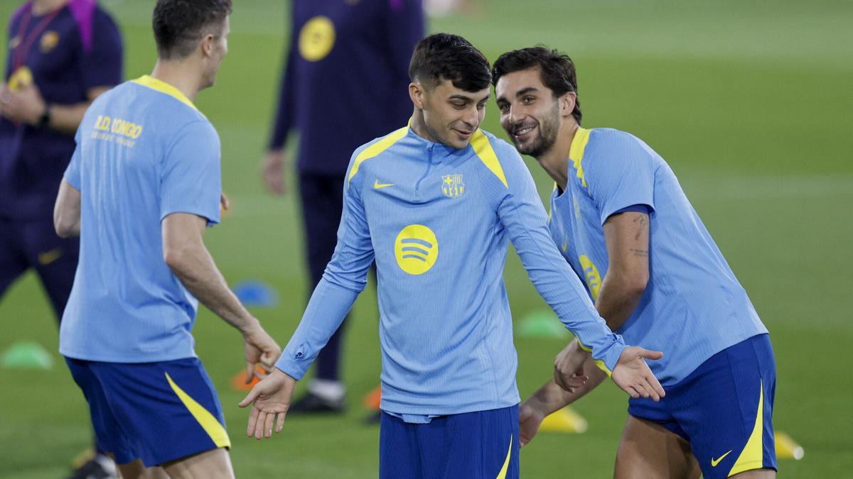 Koundé, sí Raphinha, no. El brasileño no ha saltado al césped