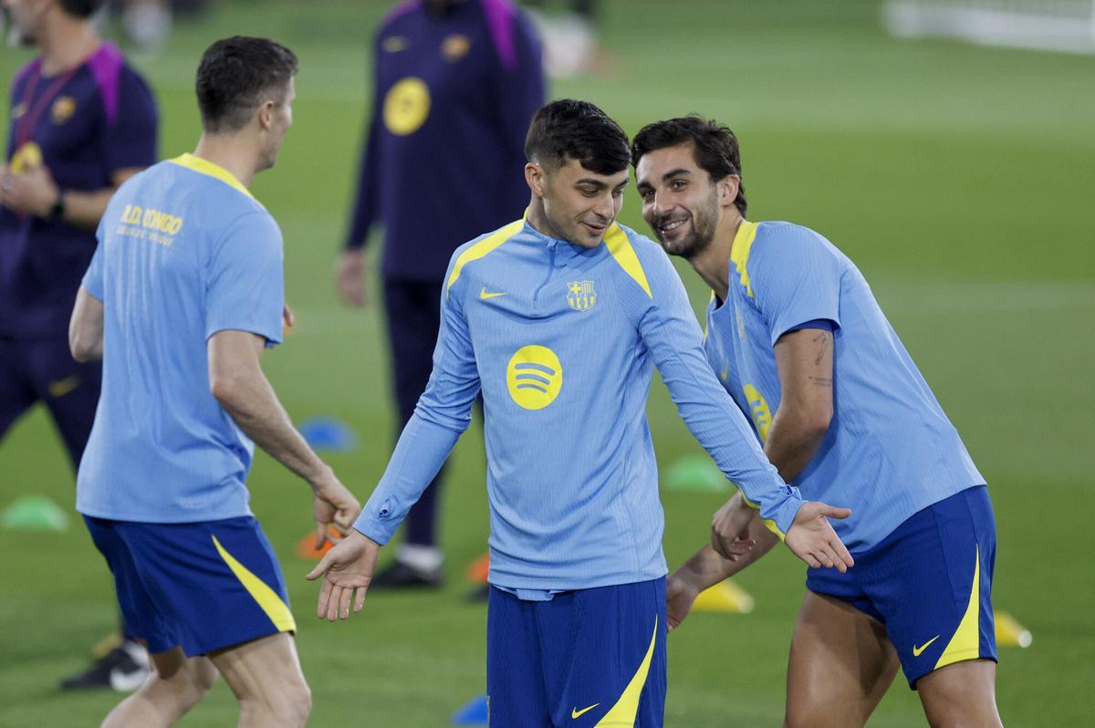 Pedri espera estar pronto de nuevo con sus compañeros