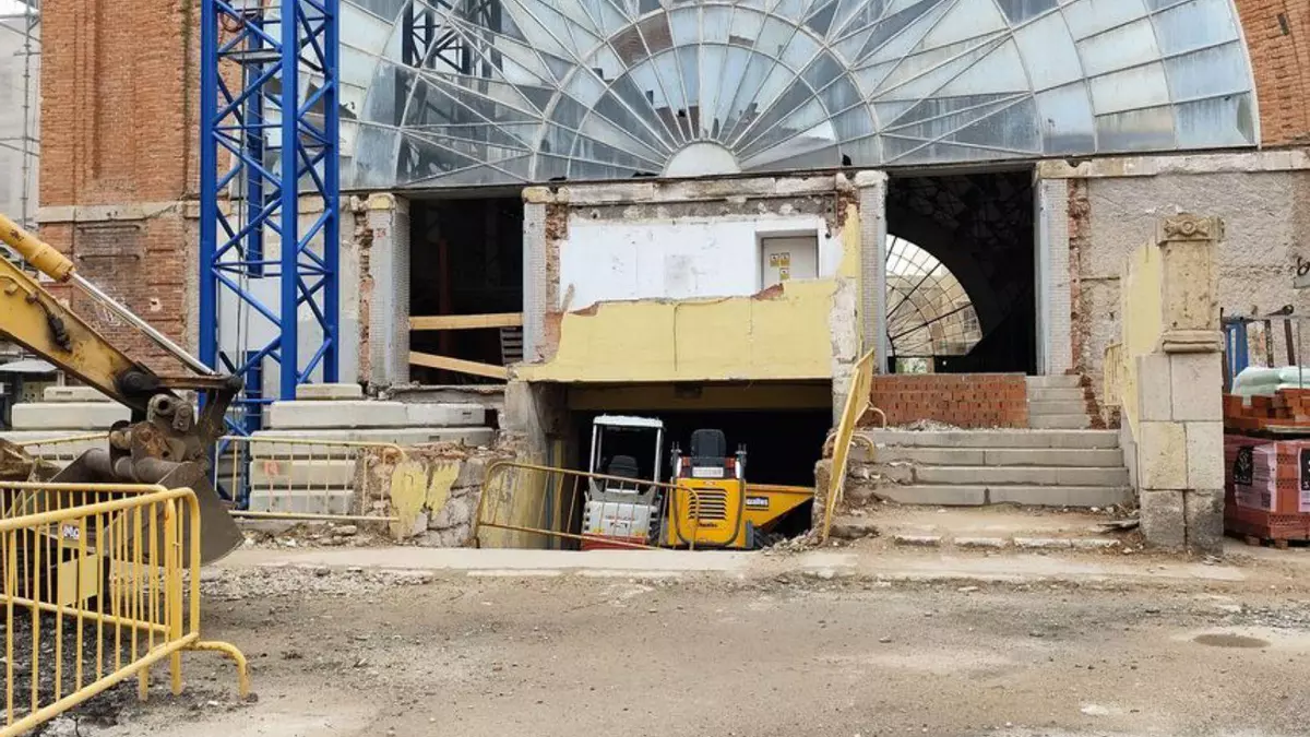 La construcción del Mercado de Abastos avanza pese a haber encontrado restos arqueológicos