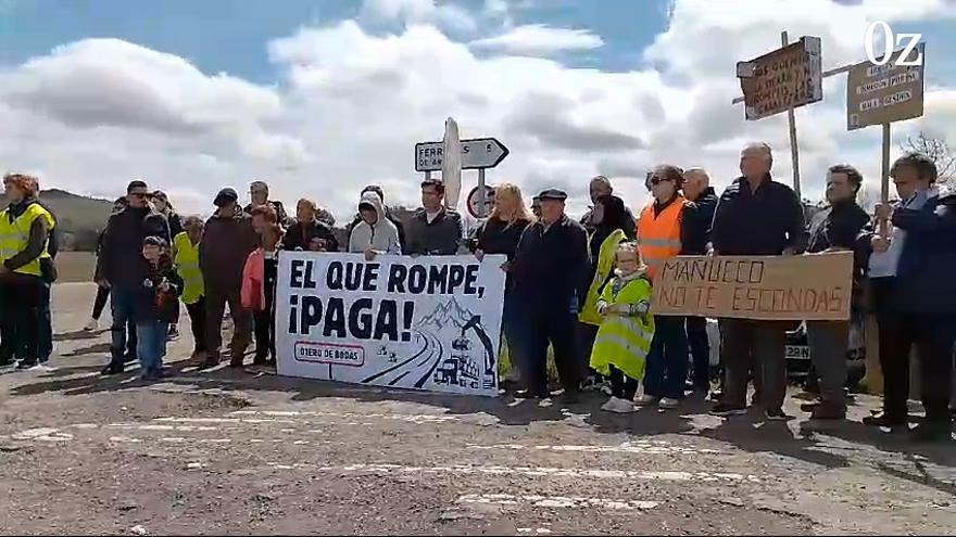 Protesta en el camino de Otero de Bodas