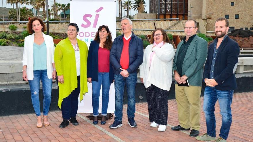 Conchi Monzón junto a miembros de su candidatura.