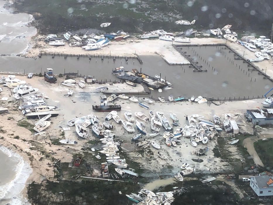 Una imagen aérea muestra las secuelas del paso del huracán Dorian por una zona de Bahamas.Coast Guard/Handout via REUTERS