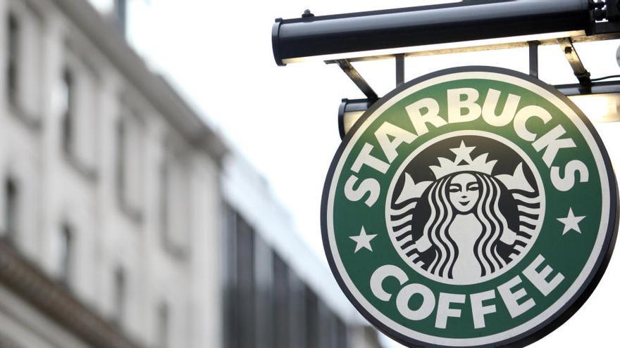 Un Starbucks de Dublín tendrá que pagar 12.000 euros por dibujar unos "ojos  rasgados" en un vaso - Levante-EMV