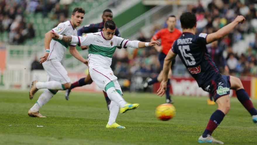 Un lance del Elche-Huesca