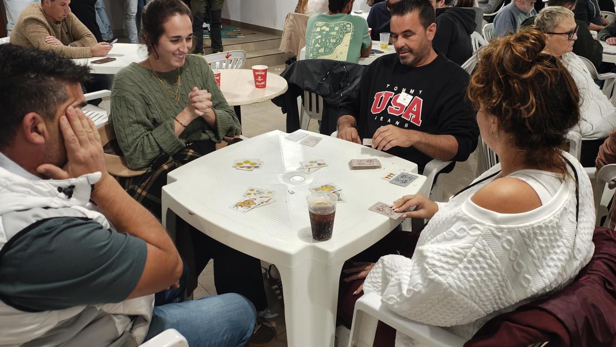 La campeona del VII Gran Torneig de Truc, Ali Nadal, en acción.