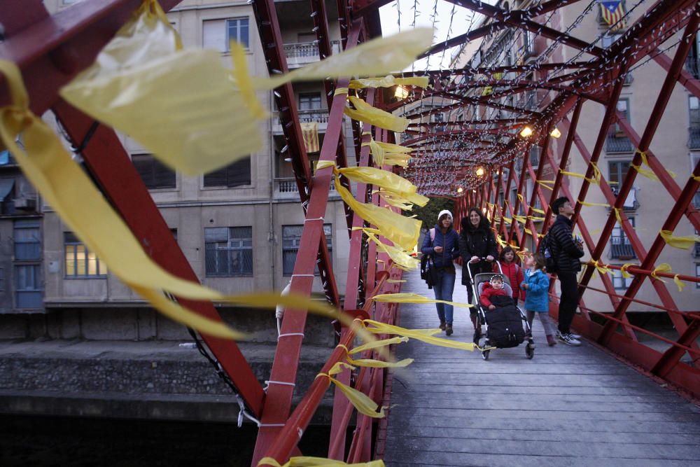 Llacets grocs al Pont de les Peixateries Velles