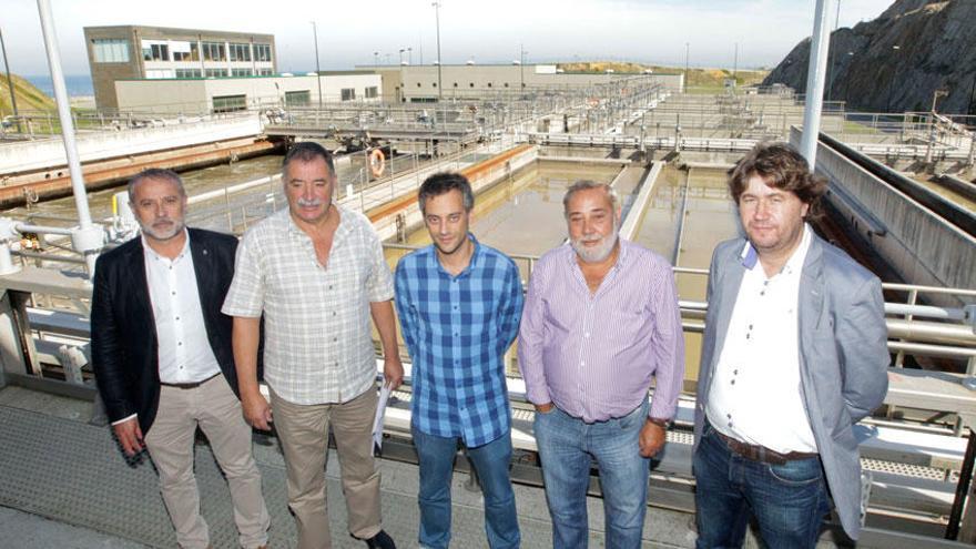 Los alcaldes Óscar García Patiño (Cambre), Ángel García Seoane (Oleiros), Xulio Ferreiro (A Coruña), Julio Sacristán (Culleredo), Carlos Calvelo (Arteixo).