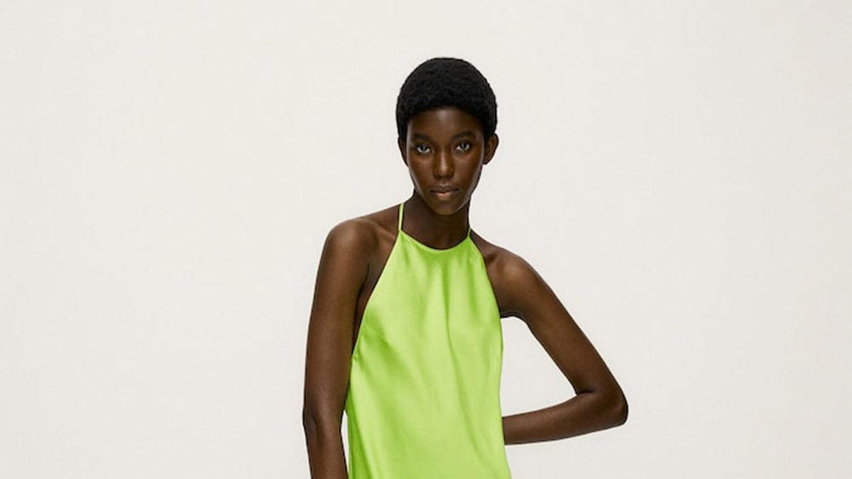 Este vestido de Massimo Dutti confirma el verde lima como color del verano