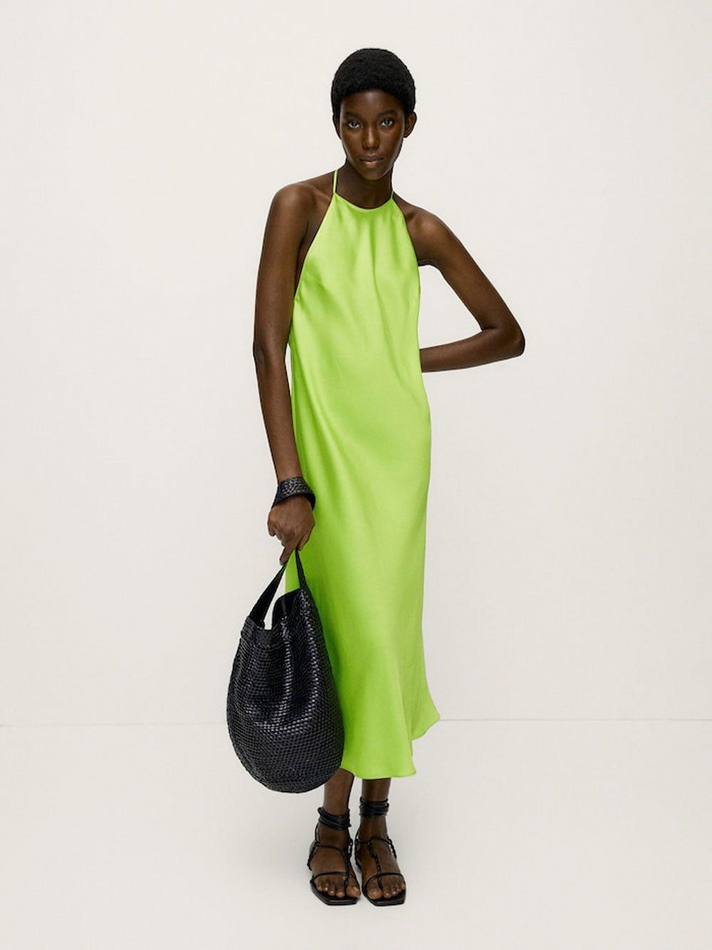 Este vestido de Massimo Dutti confirma el verde lima como color del verano  - Cuore