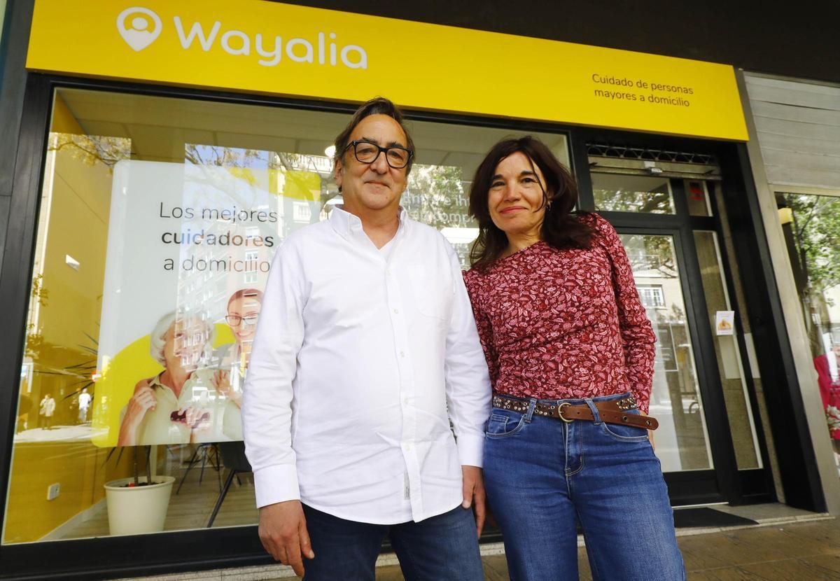 Wayalia ofrece cuidados personalizados a domicilio para personas mayores con un equipo de profesionales especializado.