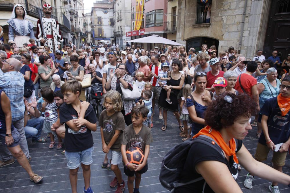 El ball de l'Àliga congrega desenes de persones a la festa de la Bisbal