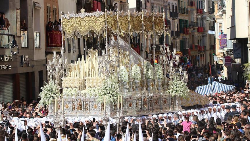El trono del Rocío, diseñado por Juan Casielles, en la Semana Santa de 2018.