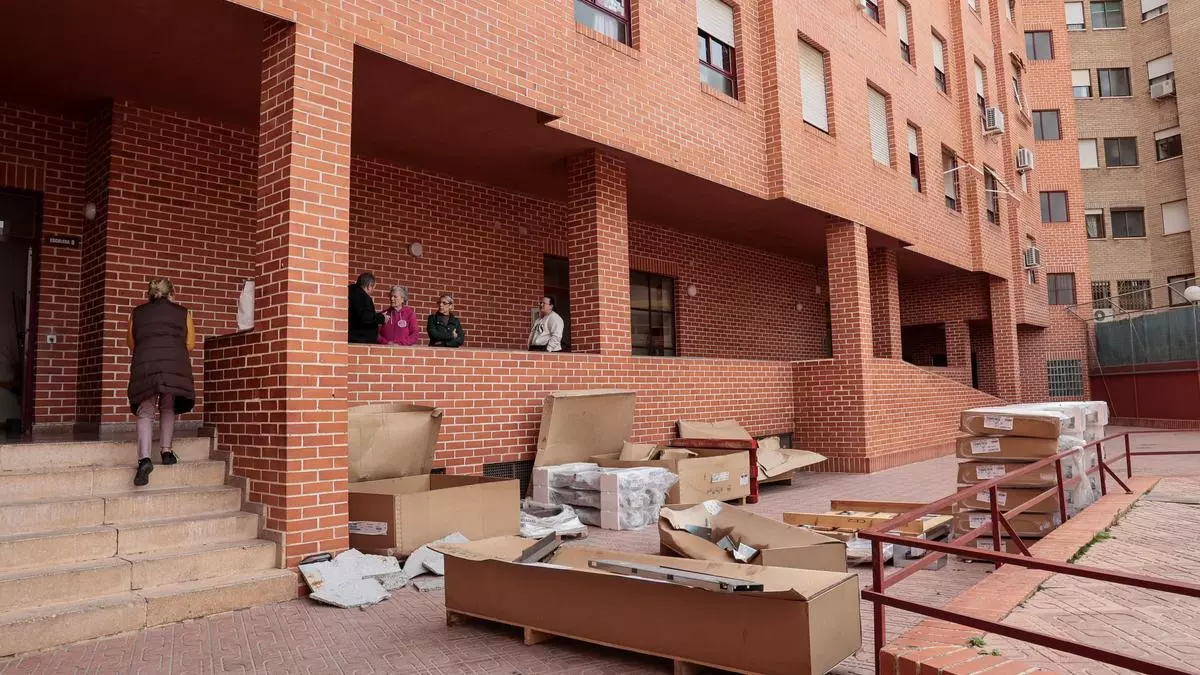 Tres meses sin ascensor en los pisos del Patronato de Vivienda de San Blas
