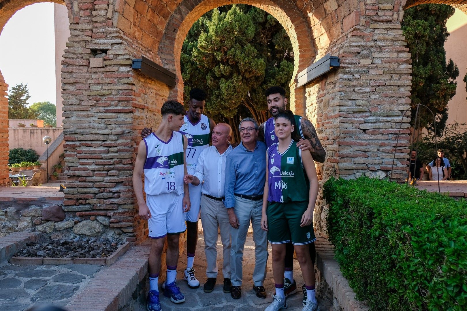 El Unicaja presenta su nueva equipación para la temporada 2023 - 2024