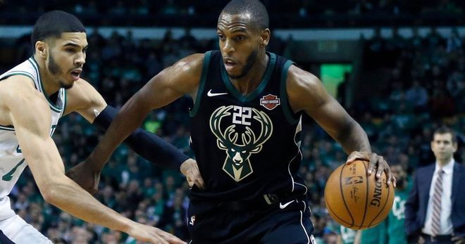 Middleton, en una acción del partido ante los Nets.