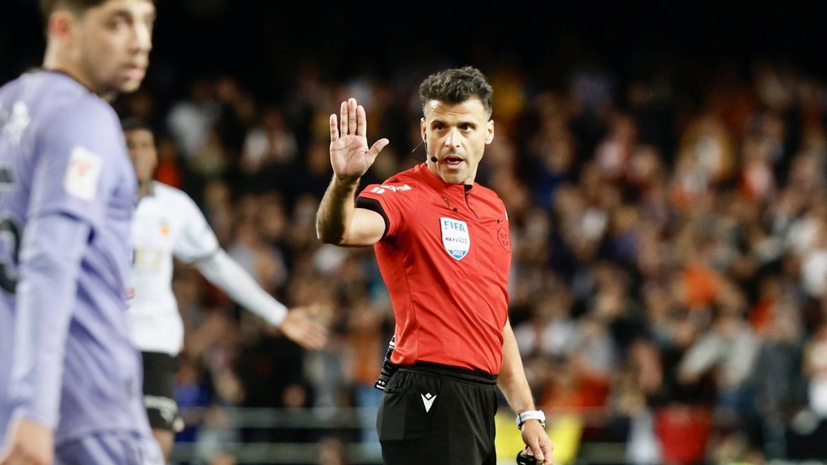 Gil Manzano, en Mestalla